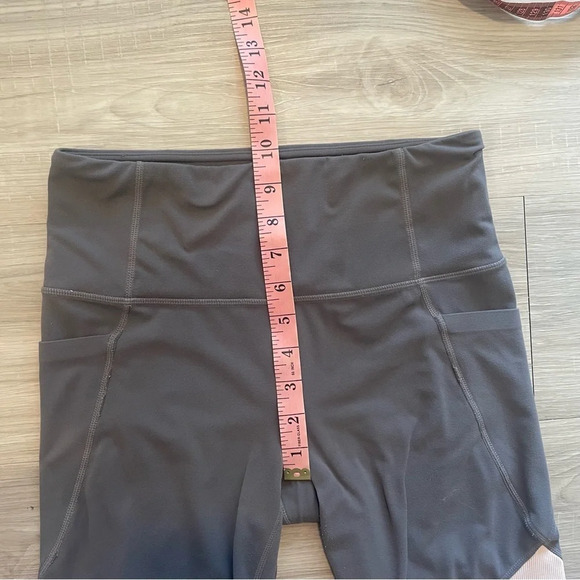 Athleta Salutation Modblock Leggings 7/8 Length light pink and gray small - Picture 7 of 9
